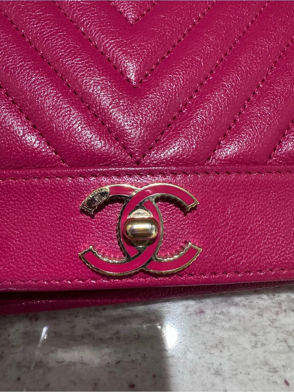 CHANEL Fuchsia Chevron Quilted Leather Crossbody with Gold Chain AUTHENTIC